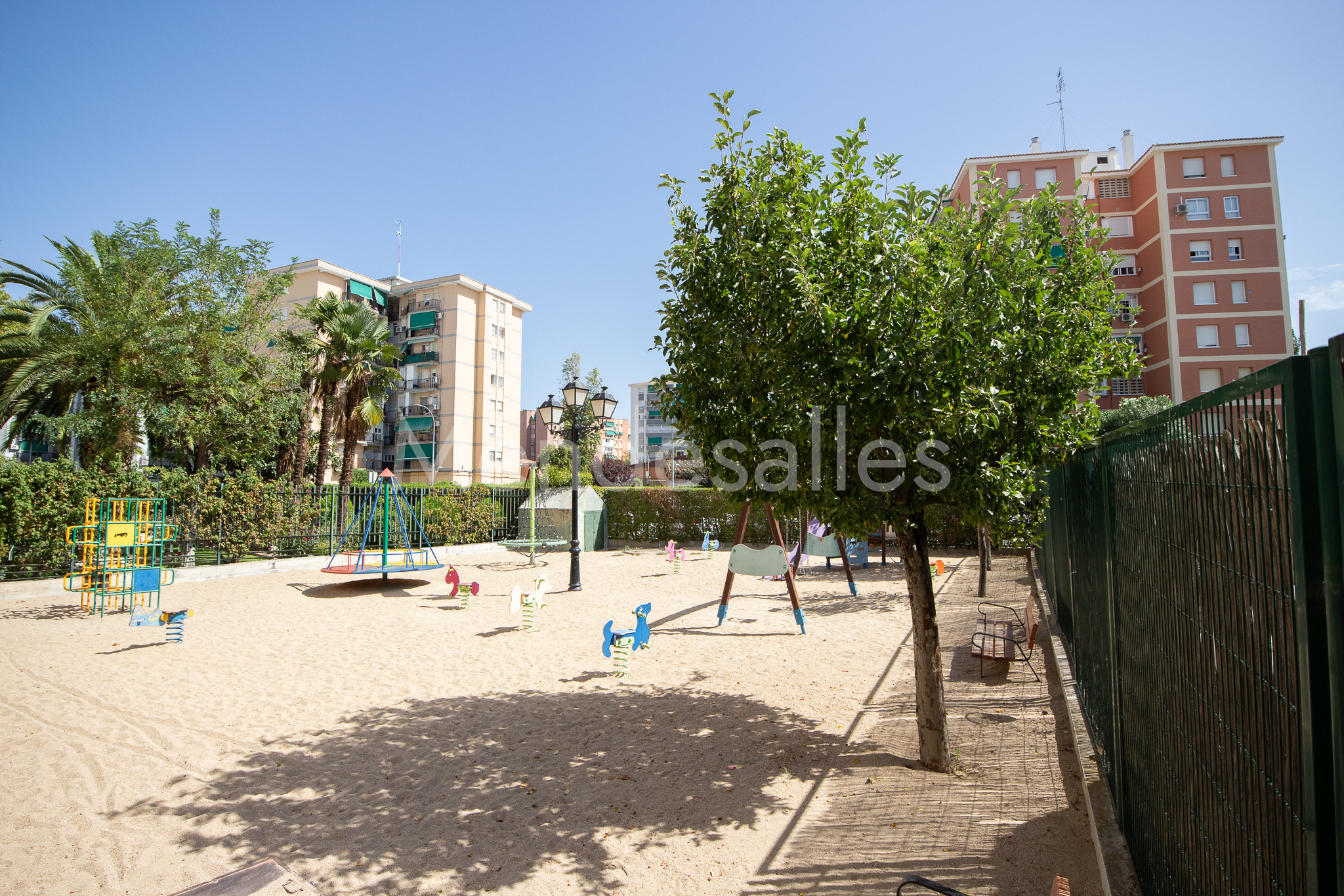 Zona de juegos infantil de la urbanización
